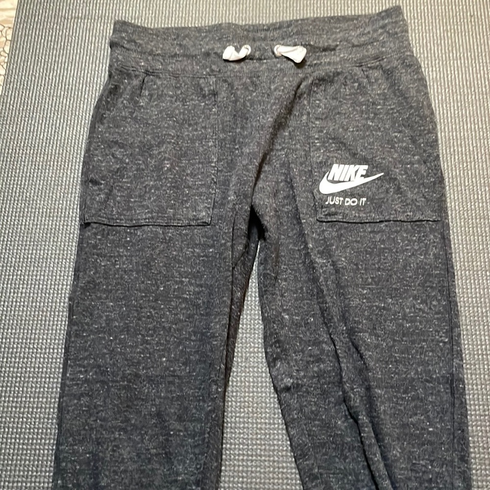 Nike gray sweatpants size L in kids (fits size small in women)